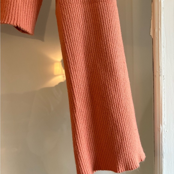 ☀️ Bell-Sleeve Ribbed Cropped Sweater - Picture 3 of 4